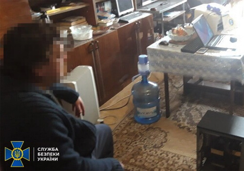 СБУ затримала хмельничанина, який зі спільником адміністрував у соцмережах сепаратистські спільноти
