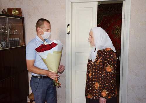 У Шепетівці уродженка Білорусі відзначає 90-річний ювілей