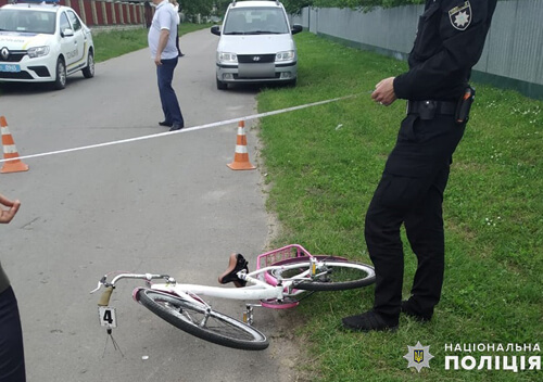 На Хмельниччині 7-річна дівчинка потрапила під колеса автівки