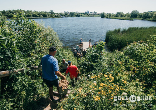 Три роки спільнота шепетівських рибалок вирощувала рибу на ставку «Парошка»