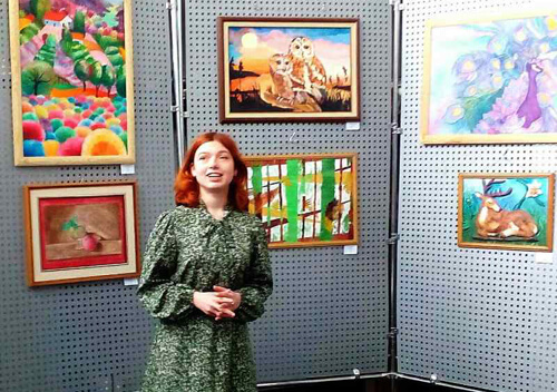 Юна художниця з Хмельницького мріє пізнавати таємниці малярства у найкращих майстрів