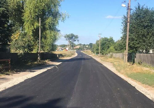 У віддаленому селі Шепетівщини ремонту­ють 2 кілометри дороги