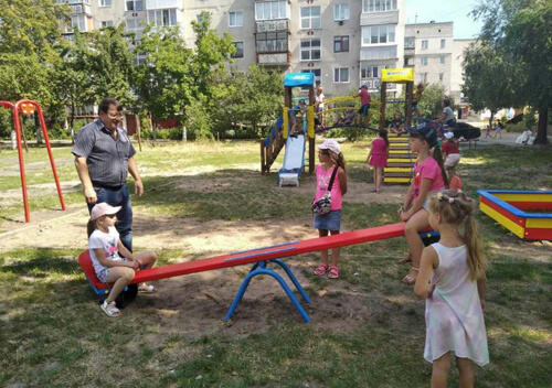У Славуті встановили дитячий майданчик за кошти громадського бюджету