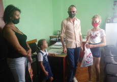 25 шепетівських родин отримали набори школяра у рамках акції «Готуємо дітей до школи»