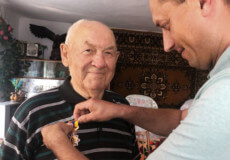 Пенсіонер з Шепетівщини отримав відзнаку «Почесний ветеран України»