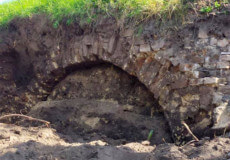 У Полонному внаслідок зсуву ґрунту показалися залишки фортеці