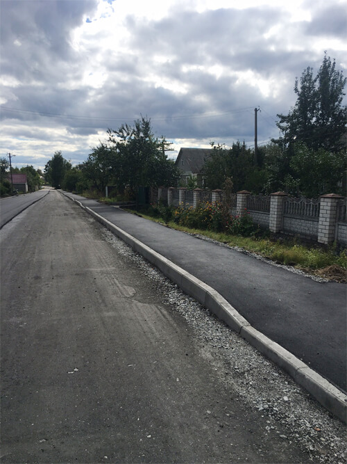 У селищі на Полонщині триває капітальний ремонт дороги вартістю 2,8 млн грн