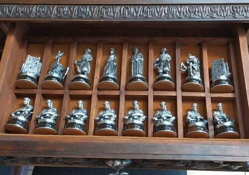 7 років славутський ювелір створював шахи, що вартують 2 мільйони: бурштинова шахівниця, фігури зі срібла