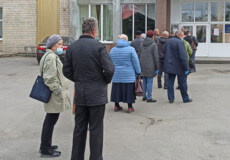 Низька явка виборців та відкрите кримінальне провадження: як проходять вибори на Шепетівщині