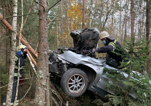 На Шепетівщині у кювет злетіло авто: один пасажир загинув