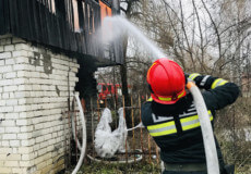 Пожежа сараю в Шепетівці вкрила смогом майже пів міста