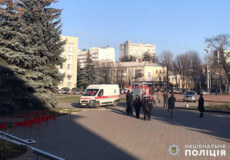 Із приміщення Хмельницької обласної ради поліцейські, отримавши повідомлення про замінування, евакуювали 200 осіб