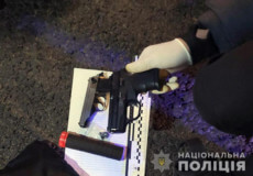Хмельницькі поліцейські зупинили озброєного 42-річного водія «Мазди-626»