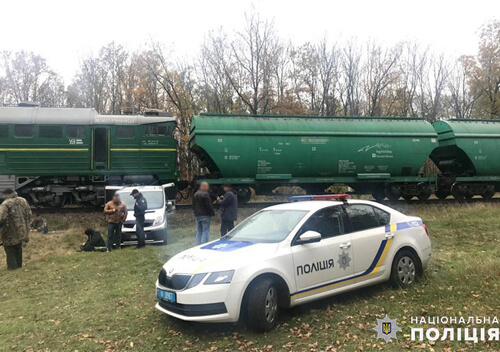 На Хмельниччині працівники залізниці викрали з локомотива майже тонну пального
