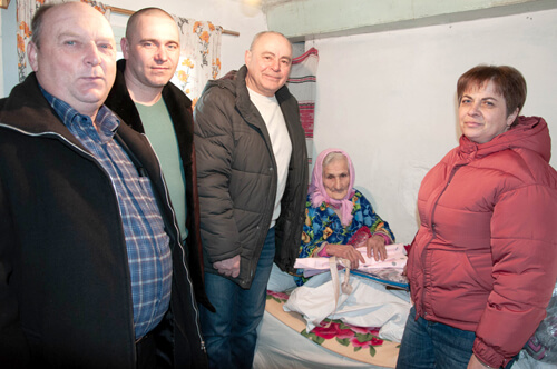 У Шепетівському районі бабуся-довгожителька відзначає ювілей