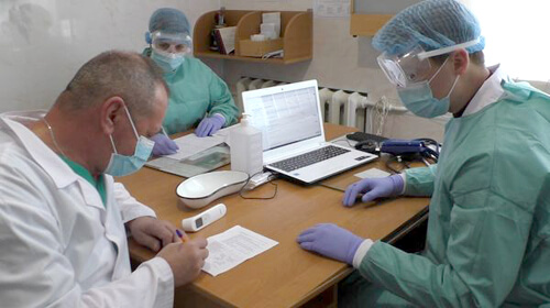 У Славуті кілька лікарів вже отримали щеплення проти COVID-19