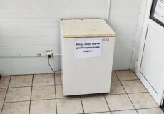 У Нетішині з’явилися холодильники, де кожен охочий може залишити смаколики для безпритульних тварин