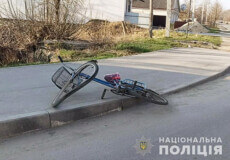 64-річна велосипедистка травмувалась у ДТП в Полонному