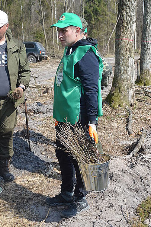 Депутати Шепетівської міської ТГ висадили п'ять тисяч саджанців дерев