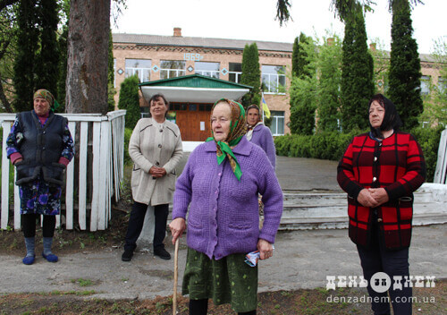 На Шепетівщині 15 пенсіонерів перезувають­ся на пів дорозі, аби добратися додому
