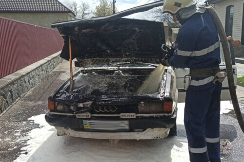 У Шепетівському районі через несправність електрики згоріли дві автівки