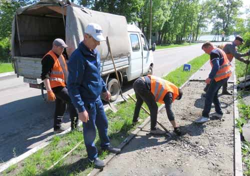 У Грицеві на відремонто&shy;ваному минулоріч тротуарі з'явилися горби і проріс бур'ян