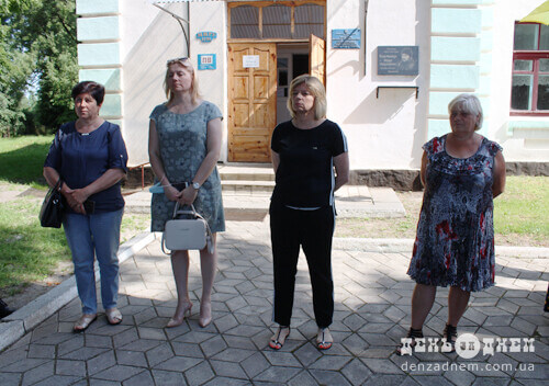 На Шепетівщині люди організували схід села, аби відстояти старшу школу