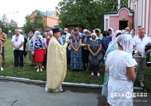У Шепетівці з нагоди річниці Хрещення Київської Русі козаки частували парафіян кулішем