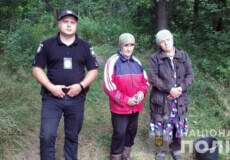 50 поліцейських Шепетівщини розшукали у лісі двох пенсіонер-подруг