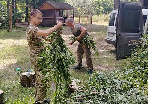 На Шепетівщині єгері взялися за заготівлю кормів для лісових мешканців