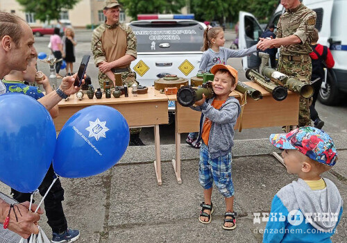 У Шепетівці поліцейські підготували святкову програму для дітей