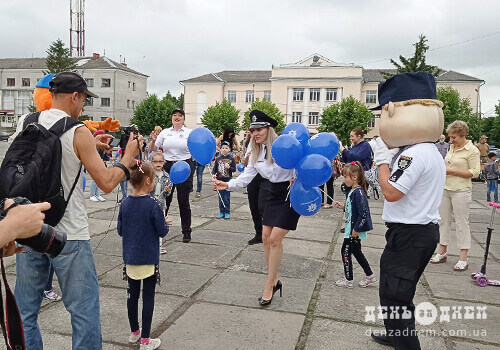 У Шепетівці поліцейські підготували святкову програму для дітей