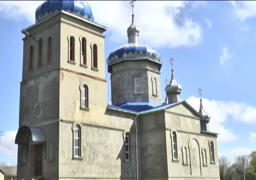 На Хмельниччині 31-річний будівельник зірвався із купола церкви