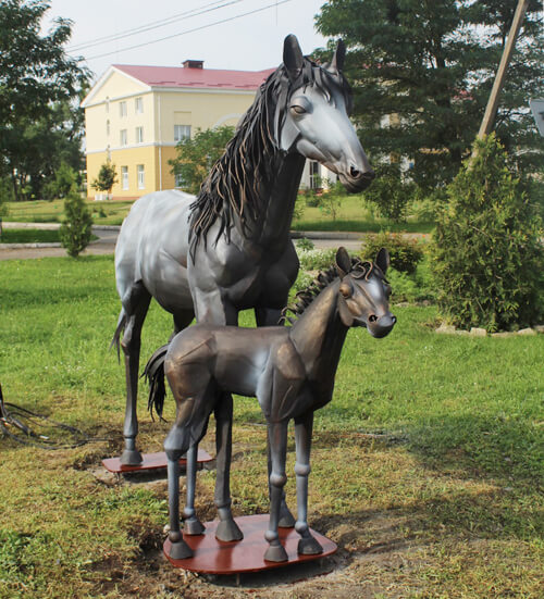 У Славуті тепер є кінь з «орієнтиром для тих, хто сумнівається»