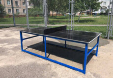 Нетішинські комунальники встановили нові вуличні тенісні столи