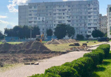 У Нетішині в НВК облаштовують сучасний спортмайданчик