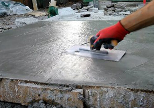 На Хмельниччині нелегальних працівників виявили в майстерні по виготовленні виробів із бетону