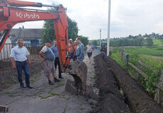 У Шепетівській ТГ будують новий водогін для селян