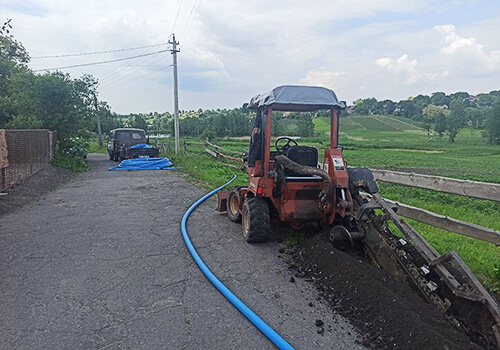 У Шепетівській ТГ будують новий водогін для селян