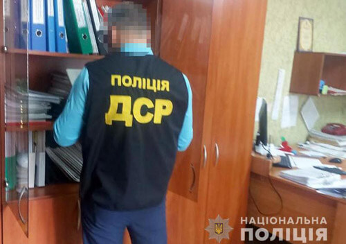 На Хмельниччині посадовці райради та облавтодору систематично отримували хабарі від «чорних» лісорубів