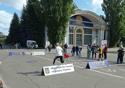 Славутчани здобули перемогу на Всеукраїнському фестивалі «Тато, мама, я — спортивна сім'я»