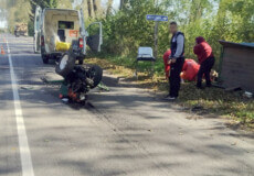 У селі на Шепетівщині КамАЗ не розминувся з мотоблоком: є постраждалі