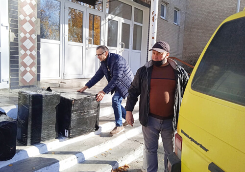 Школа на Ізяславщині отримала комп'ютерну техніку за оперативну вакцинацію колектива