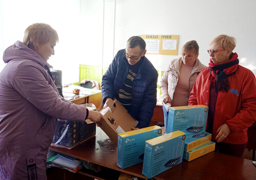 Школа на Ізяславщині отримала комп'ютерну техніку за оперативну вакцинацію колектива