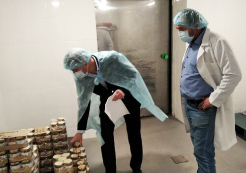 На Ізяславщині перевірили підприємства, що переробляють та експортують мед