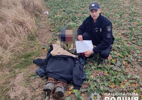 На Хмельниччині полісмени доки шукали бабцю, врятували борсука