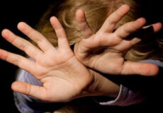 На Хмельниччині втікач виправного центру зґвалтував 12-річну дівчинку
