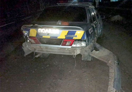 На Хмельниччині молодик на Джипі протаранив поліцейське авто