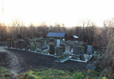 Куди з єврейського кладовища у Шепетівці зникла нова брама