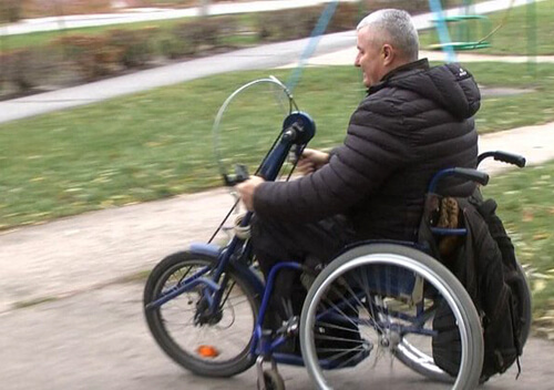 Нетішинець на інвалідному візку займається велотуризмом